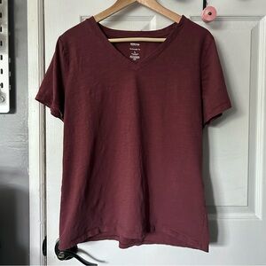 Women's Short Sleeve V-Neck Tee - Burgundy